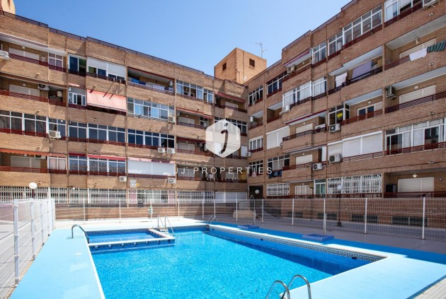 Aus zweiter Hand - Wohnung -
Torrevieja - Playa de los Locos