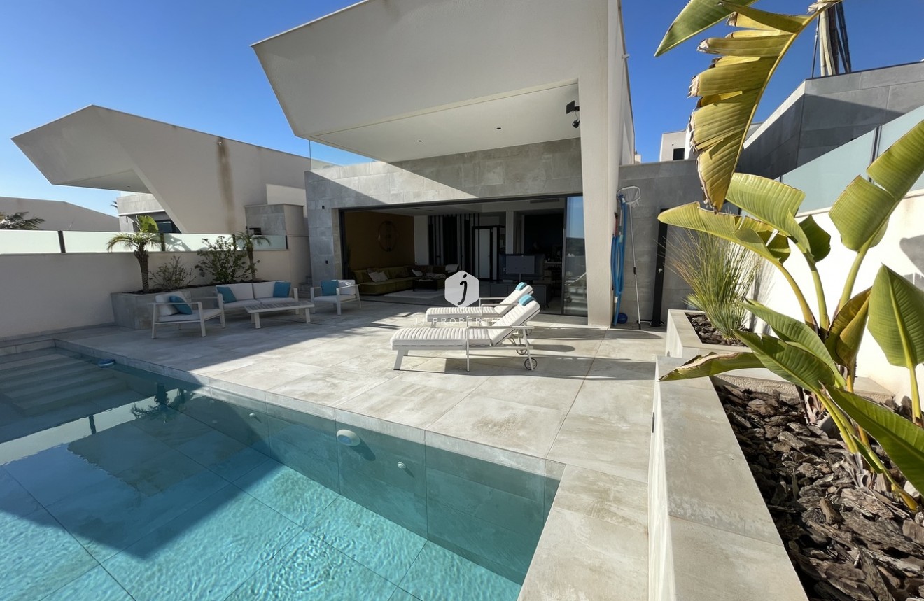 Tweedehands - Villa -
Ciudad Quesada - Costa Blanca