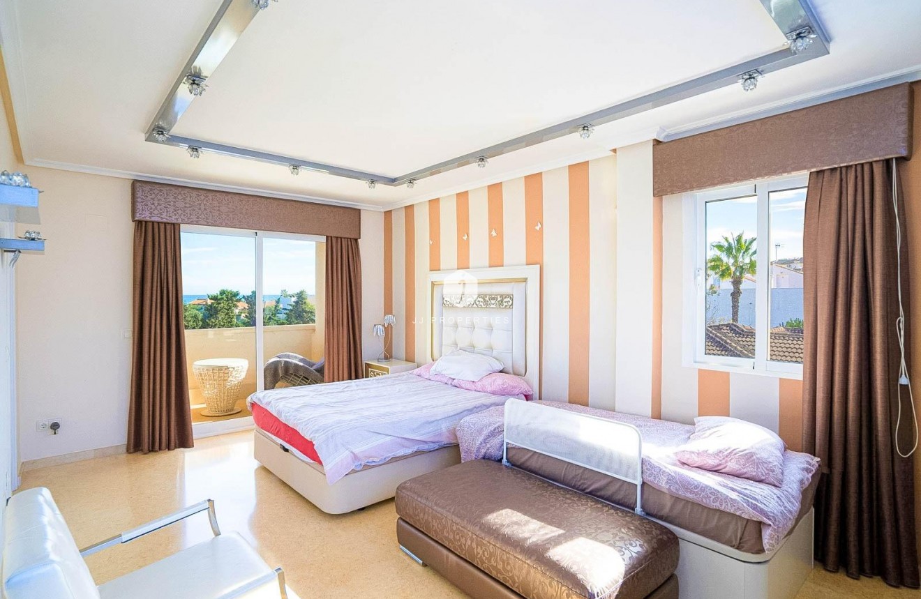 Tweedehands - Villa -
Torrevieja - Torre la mata