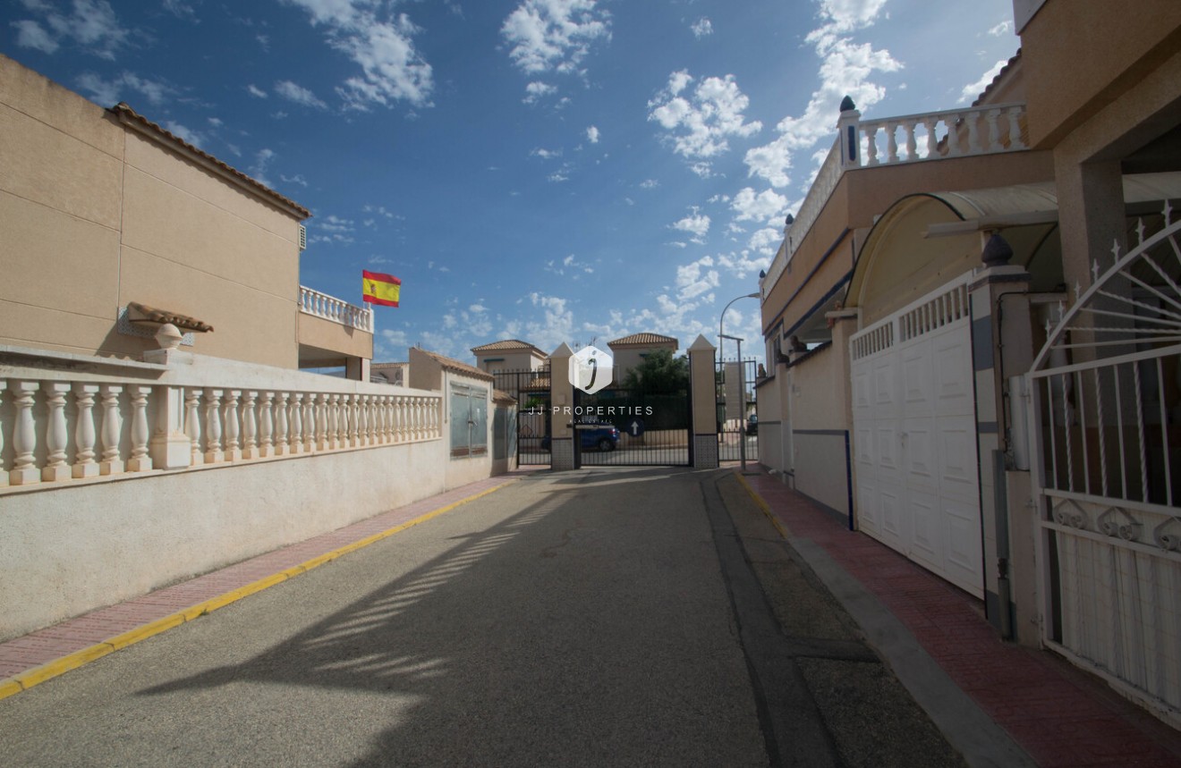 Tweedehands - duplex -
Torrevieja - Costa Blanca