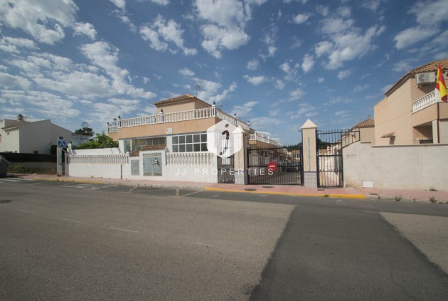 Tweedehands - duplex -
Torrevieja - Costa Blanca