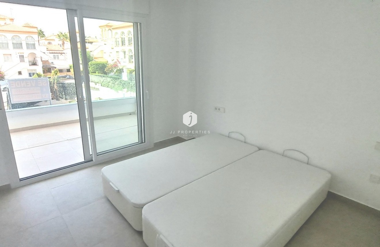 Tweedehands - Appartement / flat -
Playa Flamenca - Costa Blanca