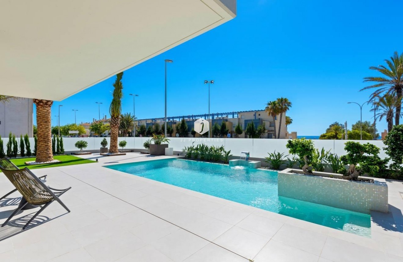 Tweedehands - Villa -
Orihuela Costa - Campoamor