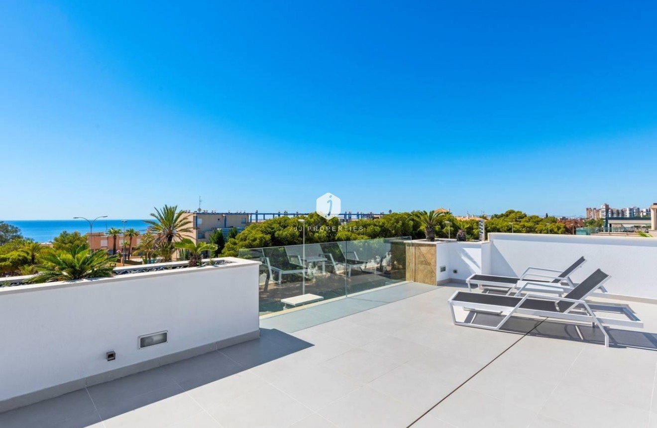 Tweedehands - Villa -
Orihuela Costa - Campoamor