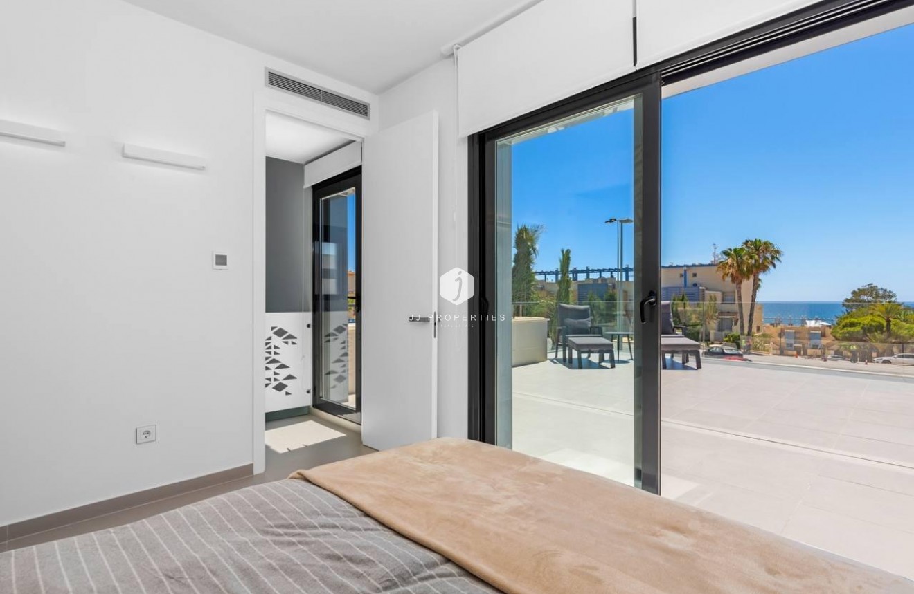 Tweedehands - Villa -
Orihuela Costa - Campoamor