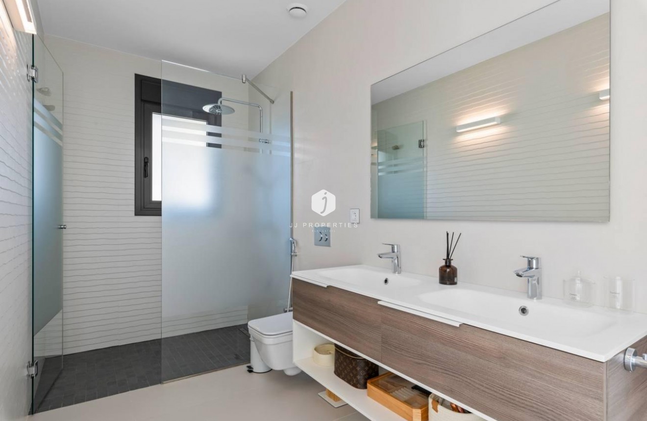 Tweedehands - Villa -
Orihuela Costa - Campoamor