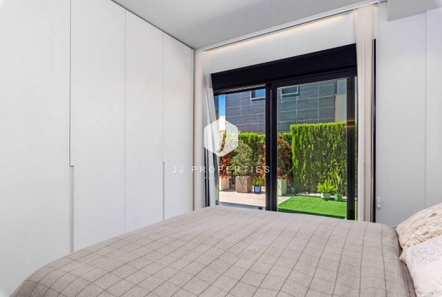 Tweedehands - Villa -
Orihuela Costa - Campoamor