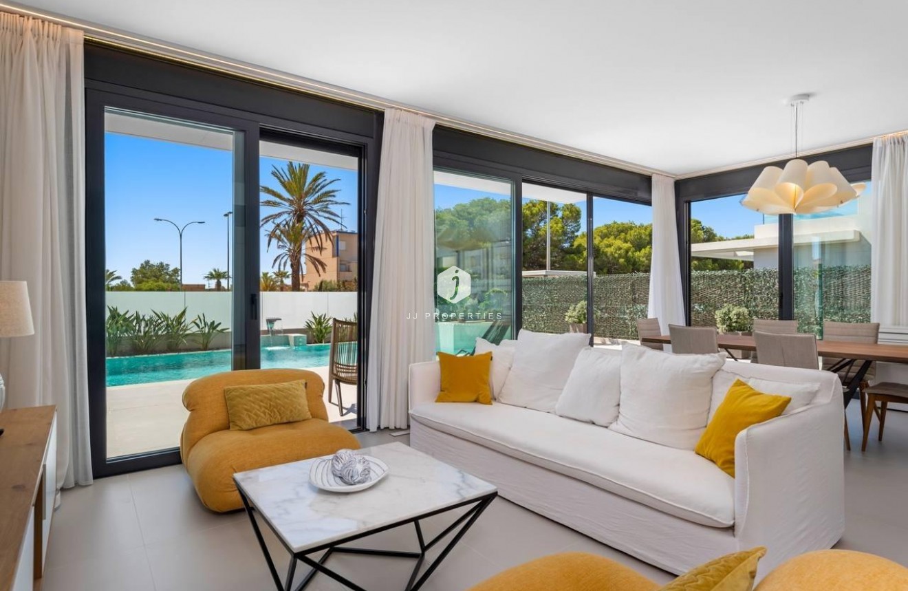 Tweedehands - Villa -
Orihuela Costa - Campoamor