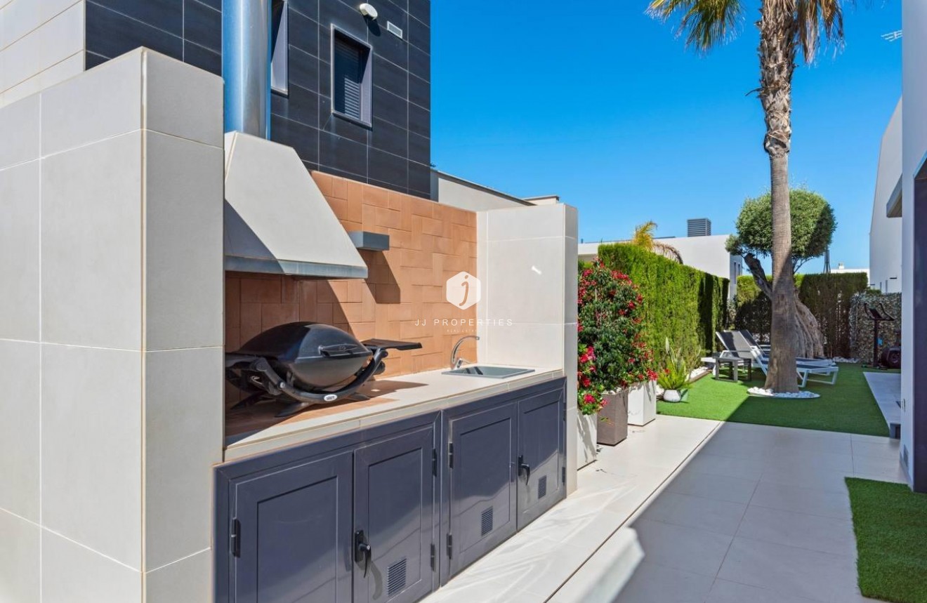 Tweedehands - Villa -
Orihuela Costa - Campoamor