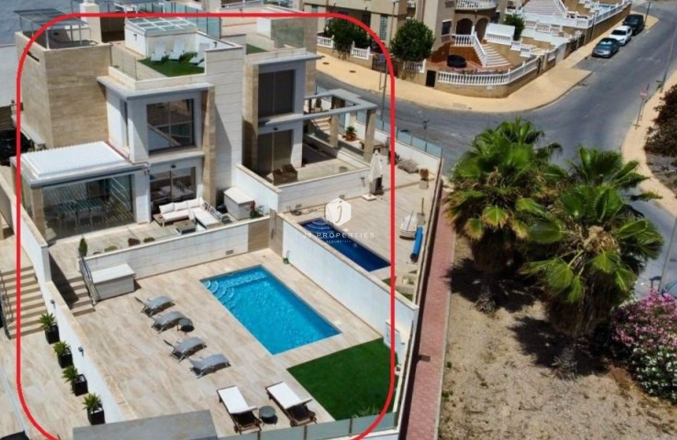 Tweedehands - Villa -
Orihuela Costa - Costa Blanca