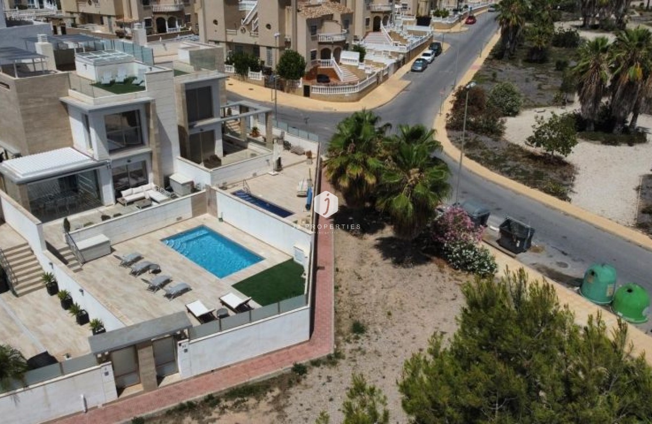 Tweedehands - Villa -
Orihuela Costa - Costa Blanca
