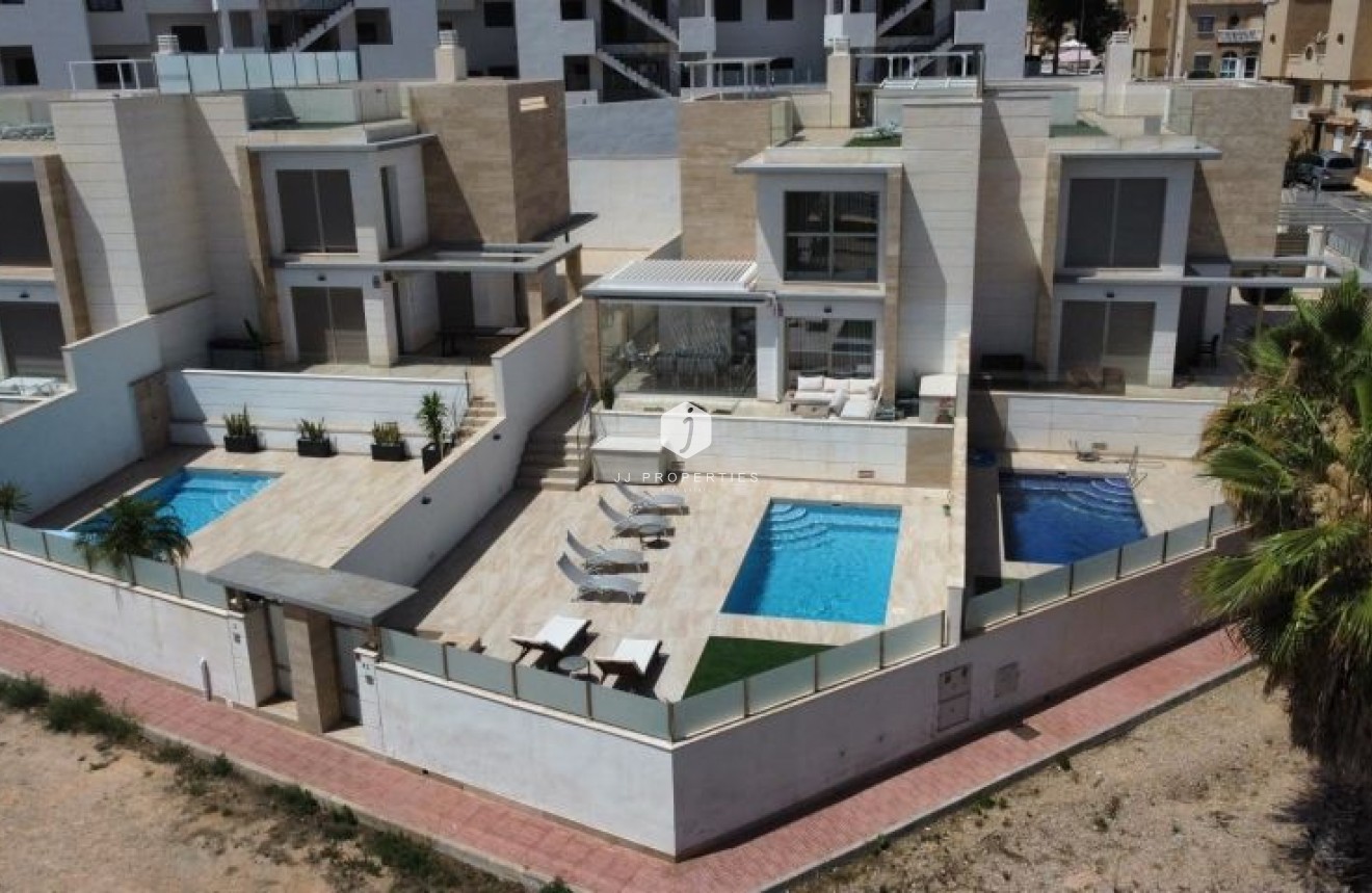 Tweedehands - Villa -
Orihuela Costa - Costa Blanca