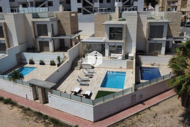 Tweedehands - Villa -
Orihuela Costa - Costa Blanca