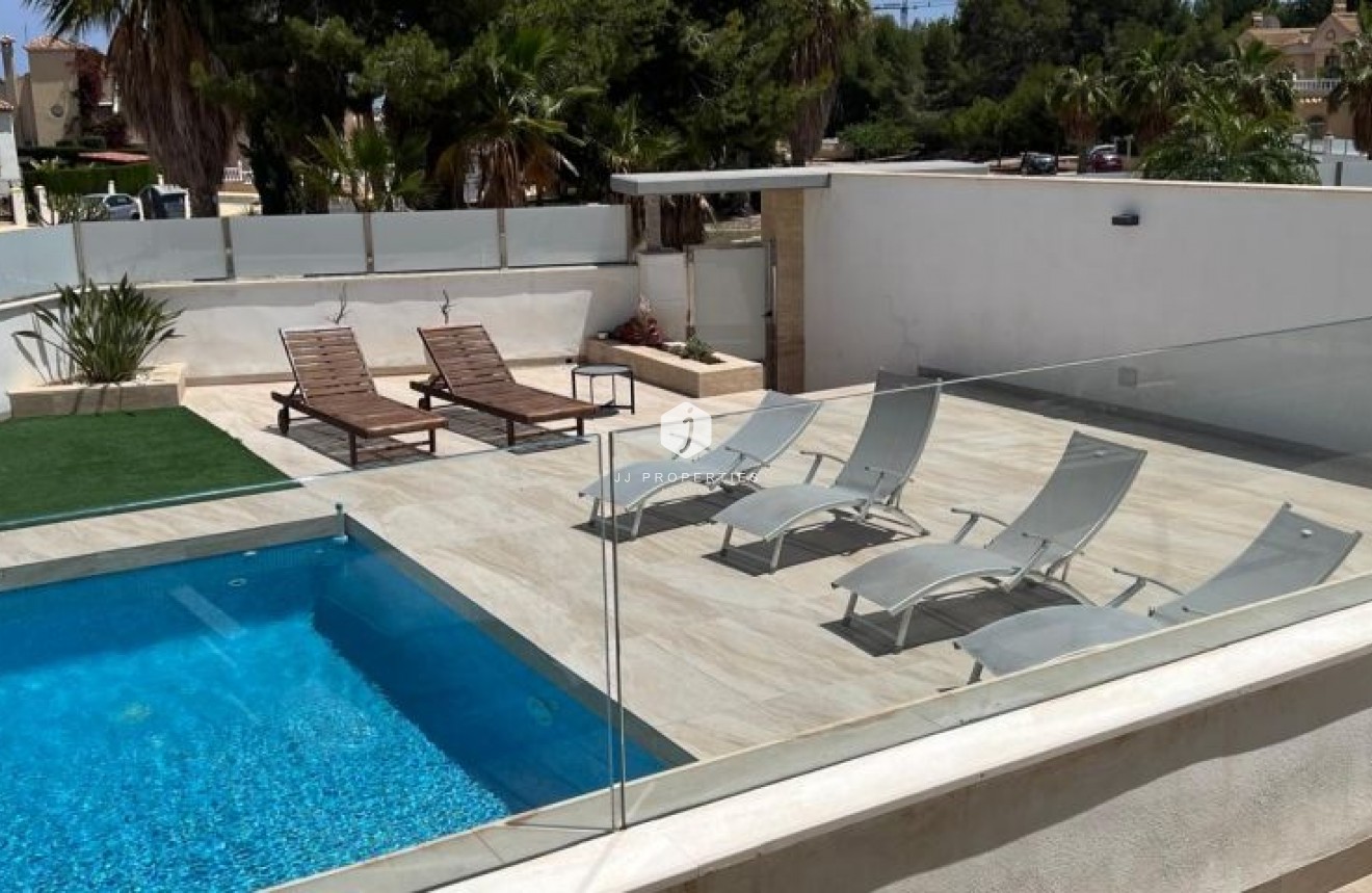 Tweedehands - Villa -
Orihuela Costa - Costa Blanca