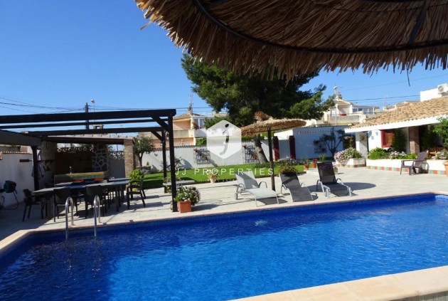 Tweedehands - Villa -
Orihuela Costa - Costa Blanca