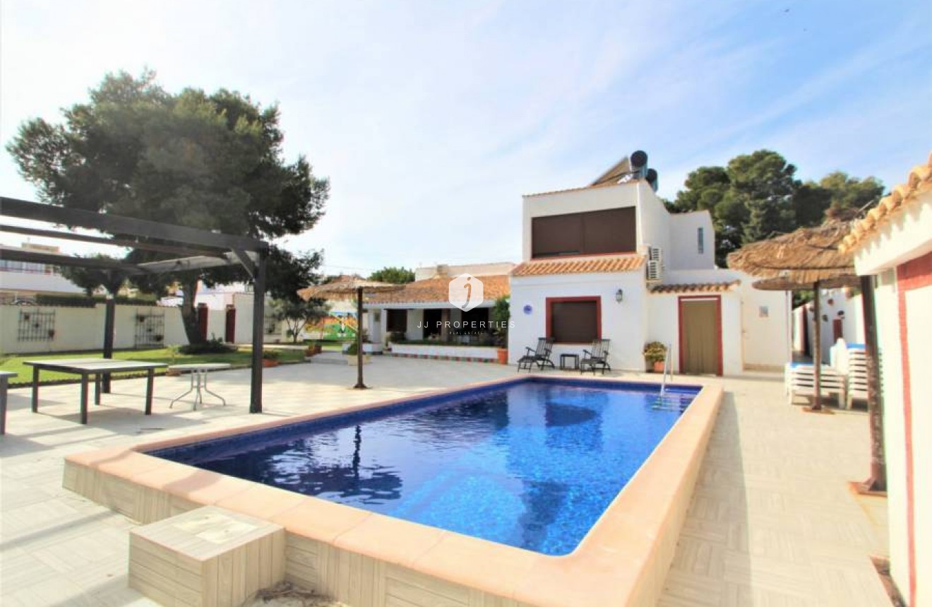 Tweedehands - Villa -
Orihuela Costa - Costa Blanca