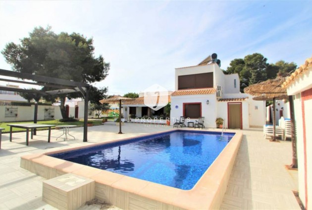 Tweedehands - Villa -
Orihuela Costa - Costa Blanca