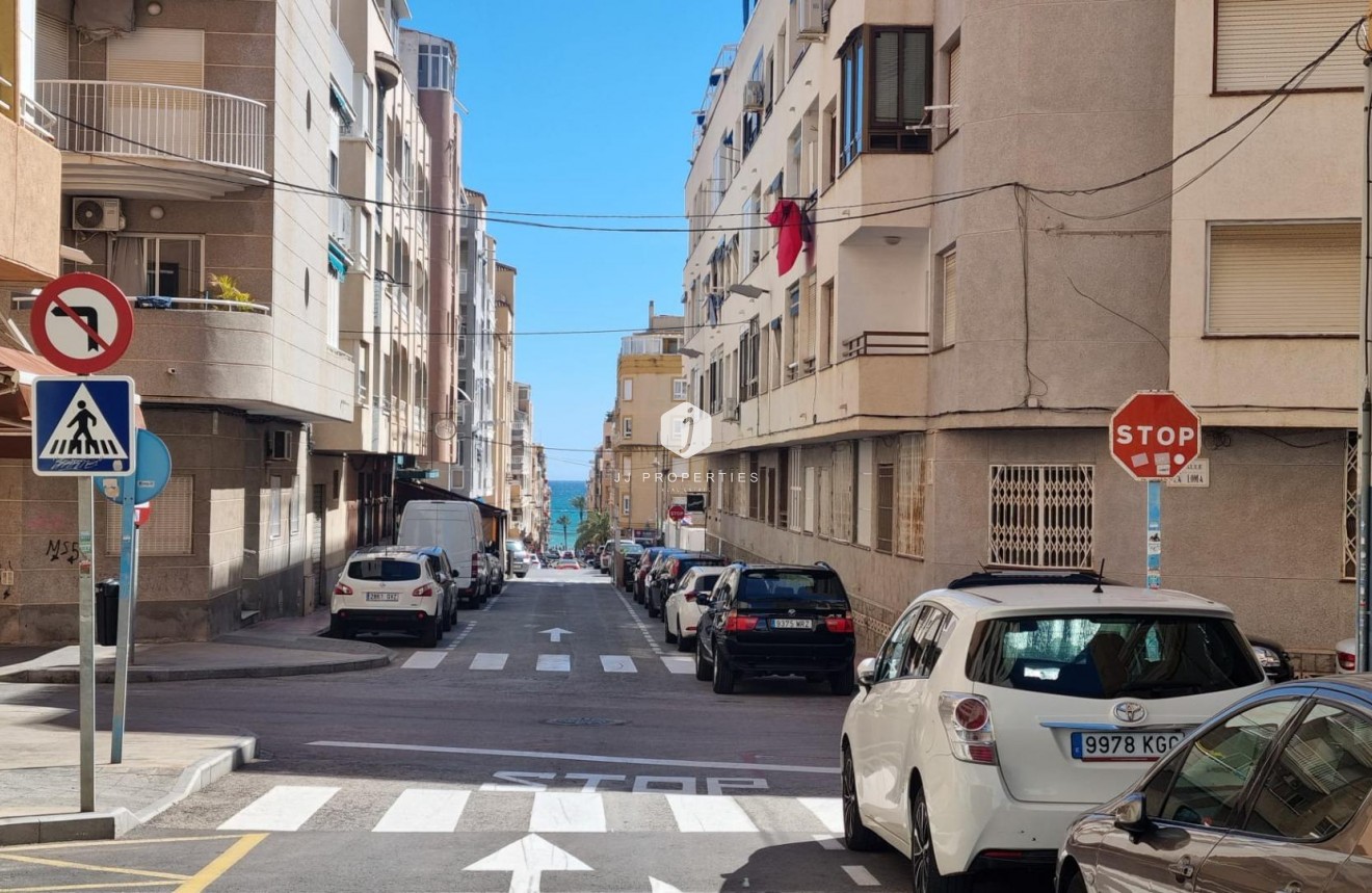 Tweedehands - Appartement / flat -
Torrevieja - Habaneras