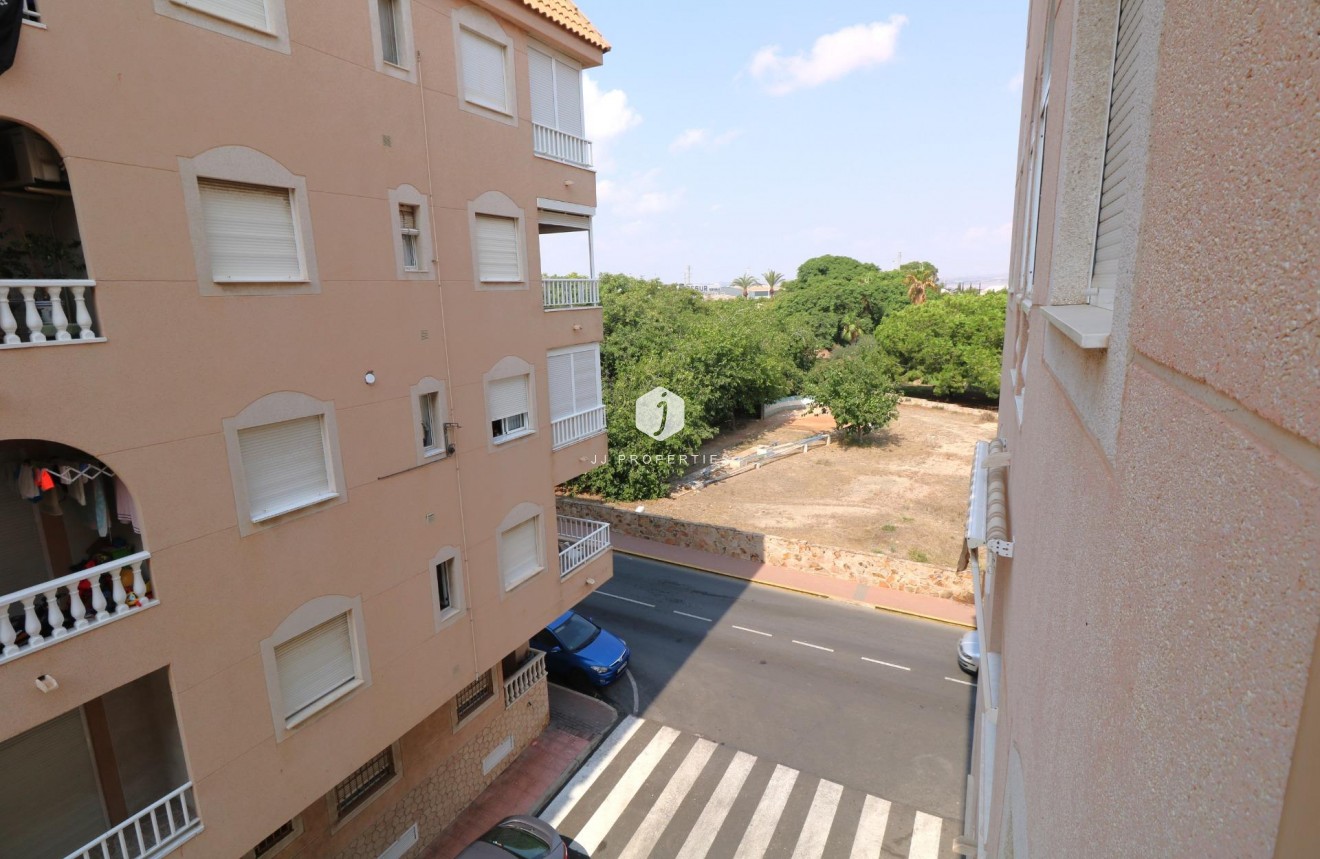 Tweedehands - Appartement / flat -
Torrevieja - Acequion