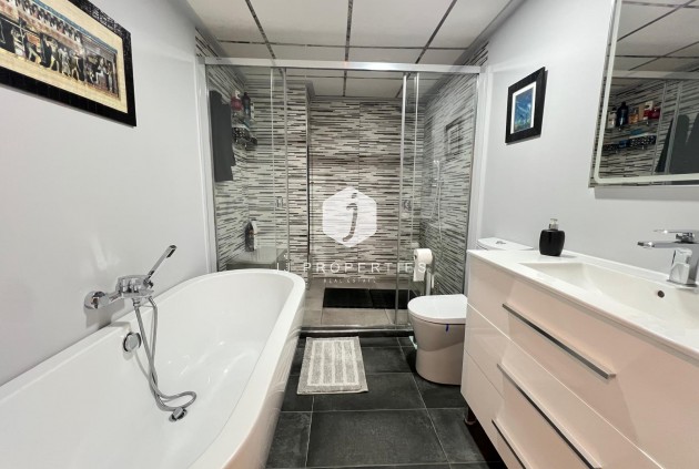 Tweedehands - Appartement / flat -
Torrevieja - Playa del Cura