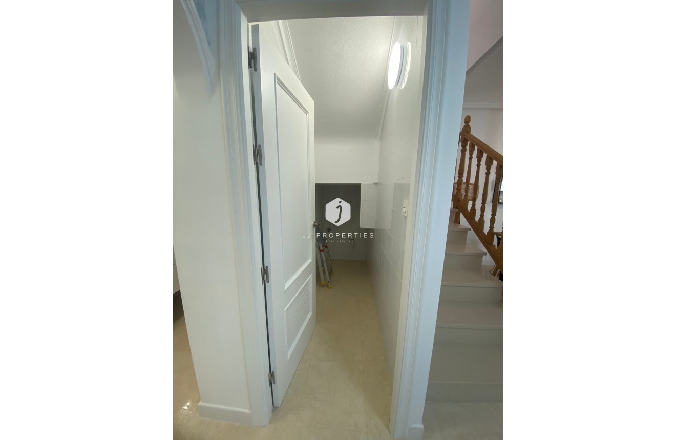 Tweedehands - Chalet -
San Miguel de Salinas - Inland