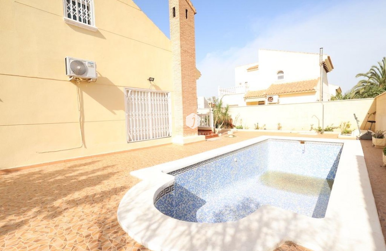 Tweedehands - Villa -
Orihuela Costa - Costa Blanca