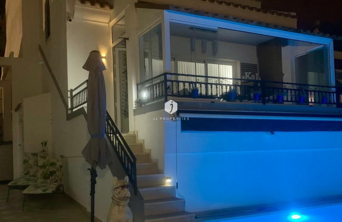 Tweedehands - Villa -
Orihuela Costa - Costa Blanca