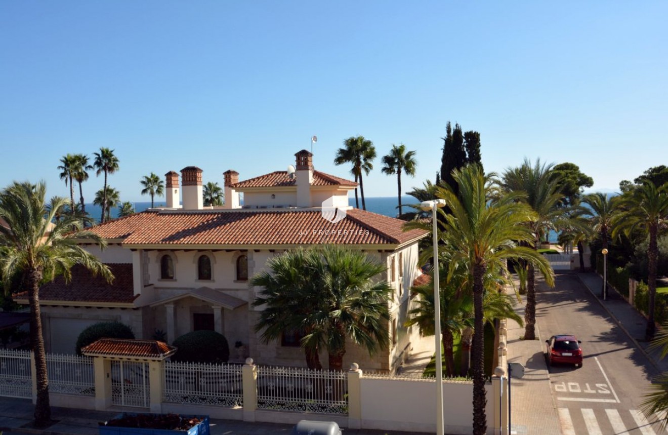 Tweedehands - Villa -
Orihuela Costa - Costa Blanca