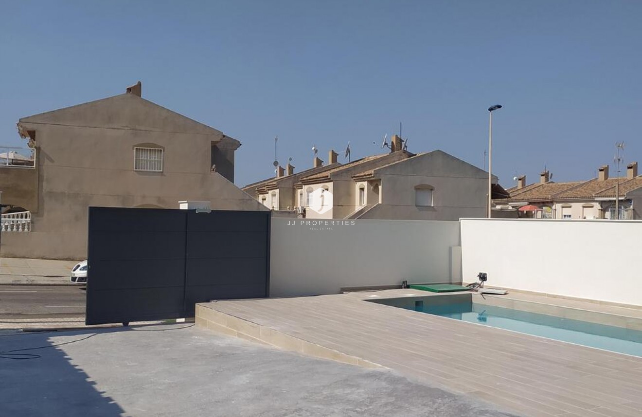 Tweedehands - Villa Penthouse -
Torrevieja - aguas nuevas