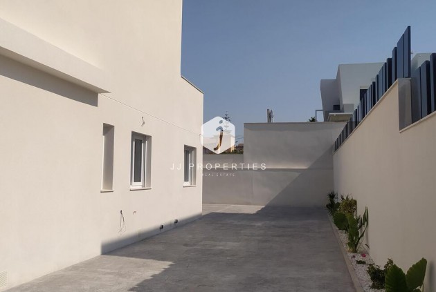 Tweedehands - Villa Penthouse -
Torrevieja - aguas nuevas