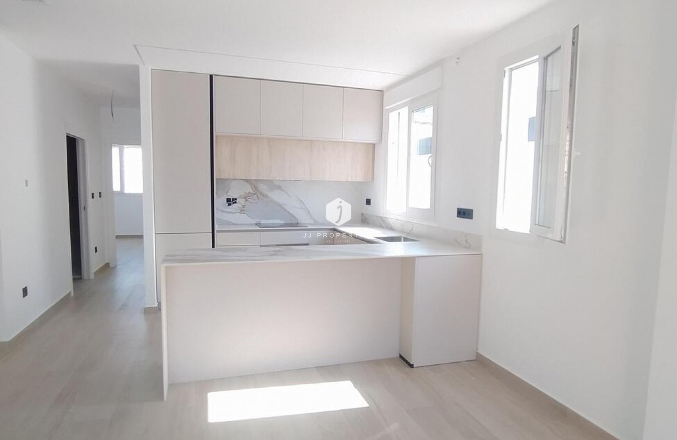 Tweedehands - Villa Penthouse -
Torrevieja - aguas nuevas