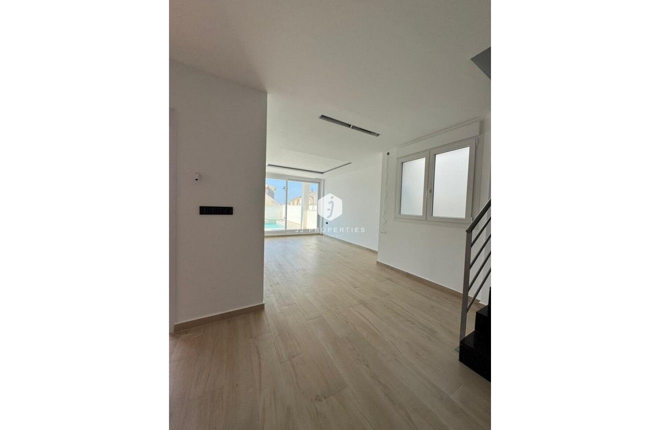 Tweedehands - Villa Penthouse -
Torrevieja - aguas nuevas