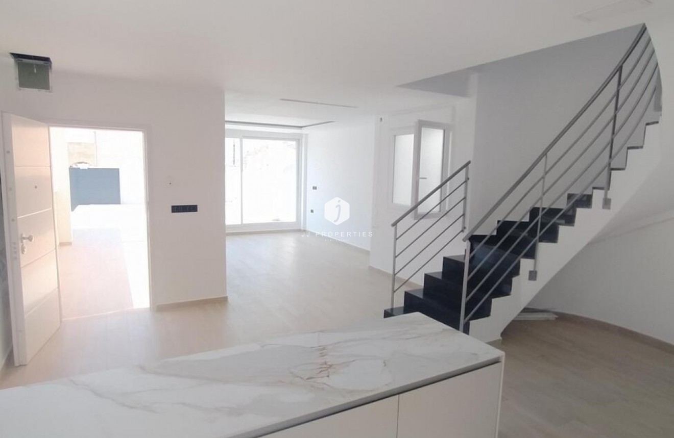 Tweedehands - Villa Penthouse -
Torrevieja - aguas nuevas