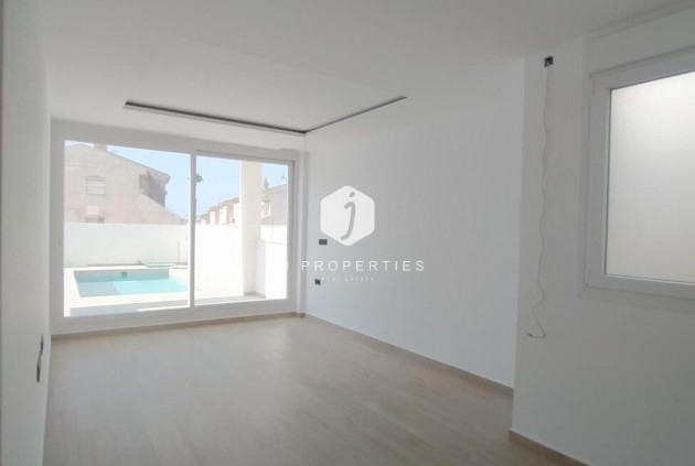 Tweedehands - Villa Penthouse -
Torrevieja - aguas nuevas
