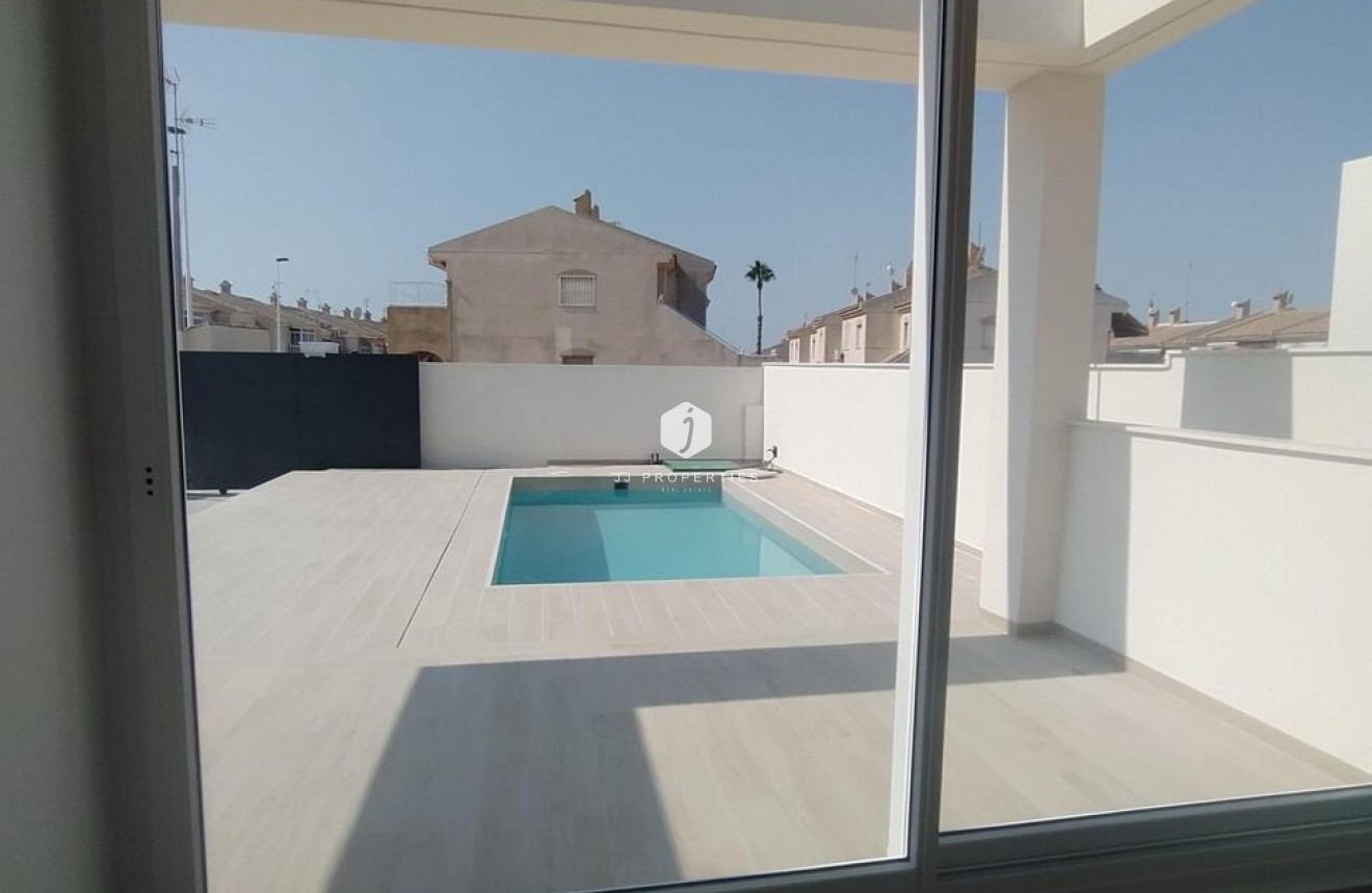 Tweedehands - Villa Penthouse -
Torrevieja - aguas nuevas