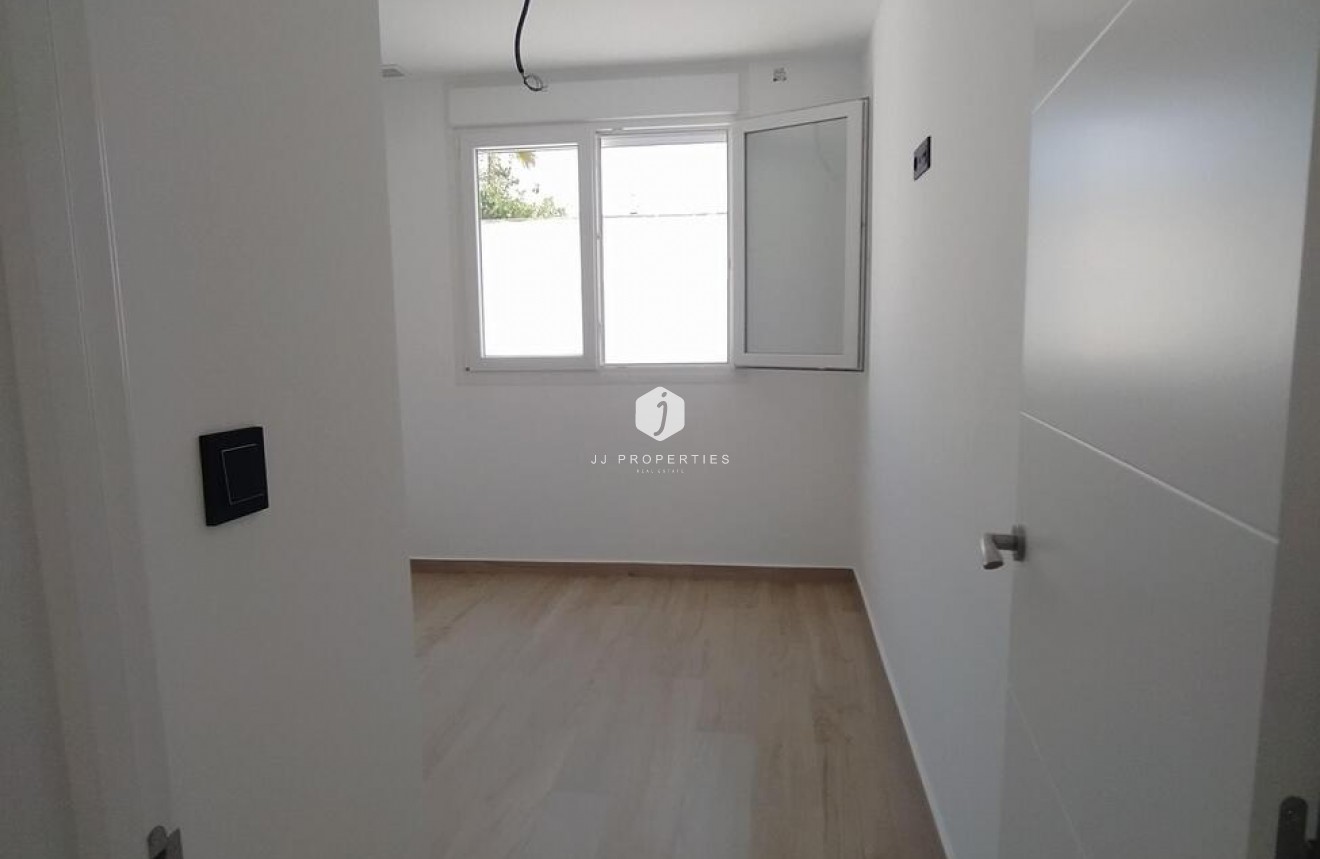 Tweedehands - Villa Penthouse -
Torrevieja - aguas nuevas