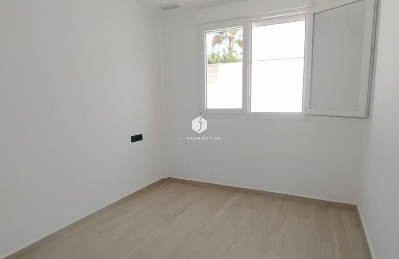 Tweedehands - Villa Penthouse -
Torrevieja - aguas nuevas