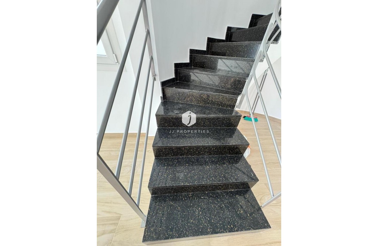 Tweedehands - Villa Penthouse -
Torrevieja - aguas nuevas