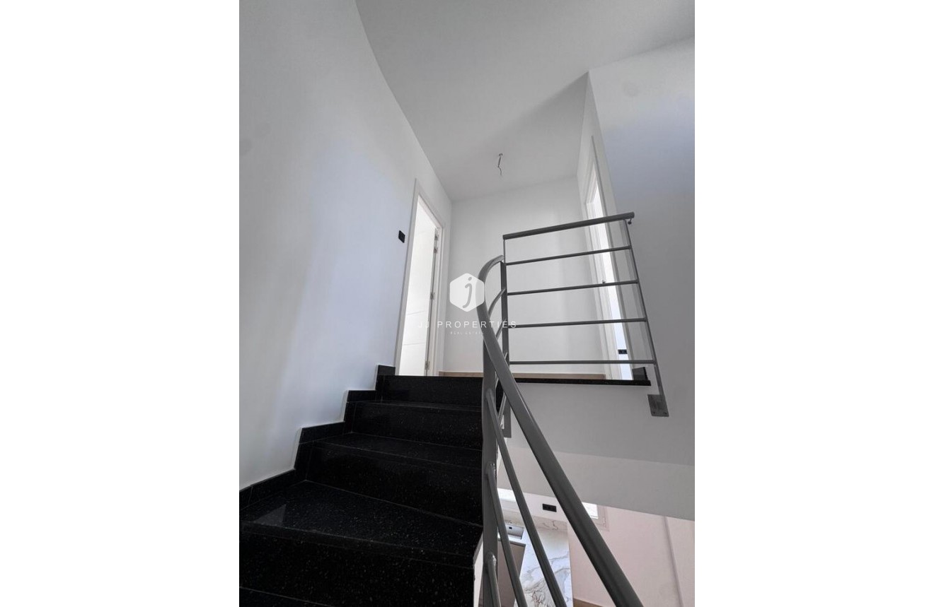 Tweedehands - Villa Penthouse -
Torrevieja - aguas nuevas