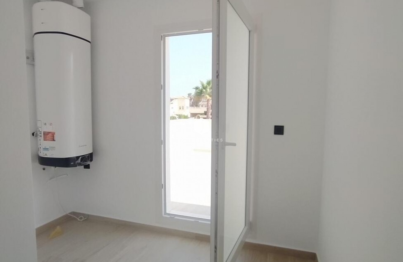 Tweedehands - Villa Penthouse -
Torrevieja - aguas nuevas