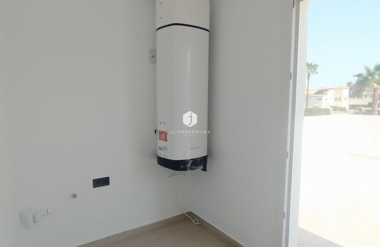 Tweedehands - Villa Penthouse -
Torrevieja - aguas nuevas