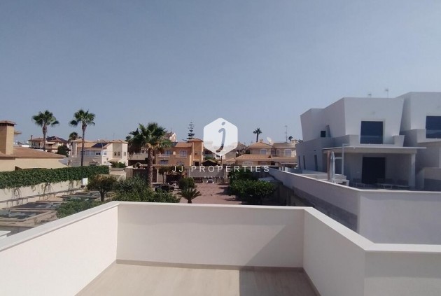 Tweedehands - Villa Penthouse -
Torrevieja - aguas nuevas