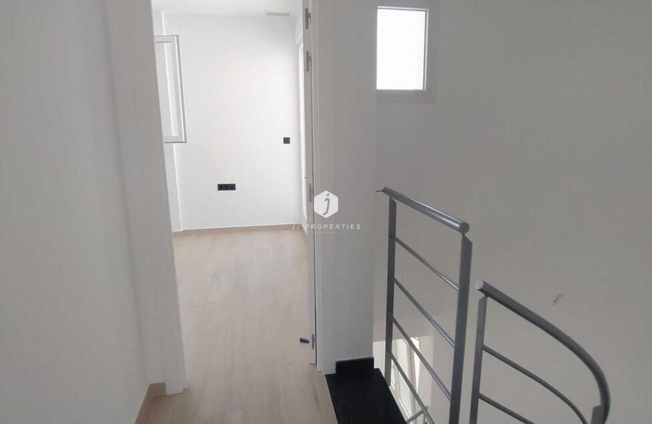 Tweedehands - Villa Penthouse -
Torrevieja - aguas nuevas