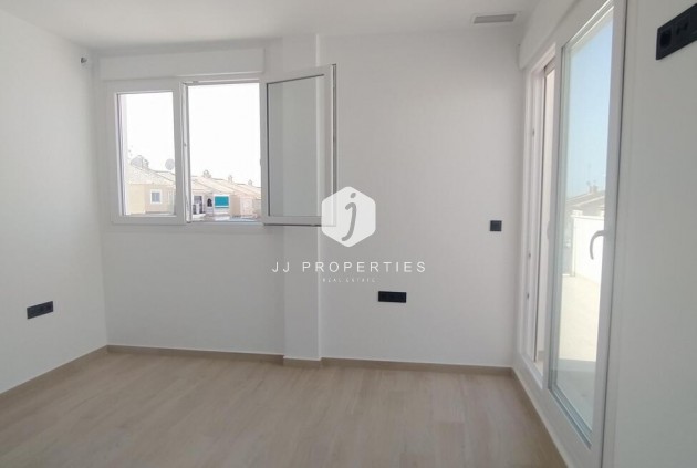 Tweedehands - Villa Penthouse -
Torrevieja - aguas nuevas