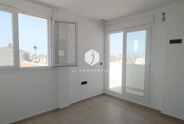 Tweedehands - Villa Penthouse -
Torrevieja - aguas nuevas