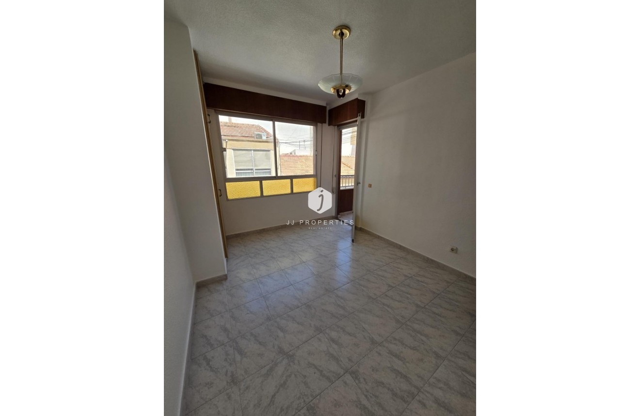 Tweedehands - Appartement / flat -
Torrevieja - Las Piscinas Naturales