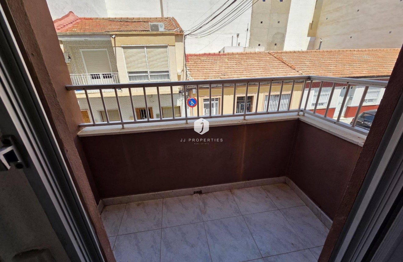 Tweedehands - Appartement / flat -
Torrevieja - Las Piscinas Naturales