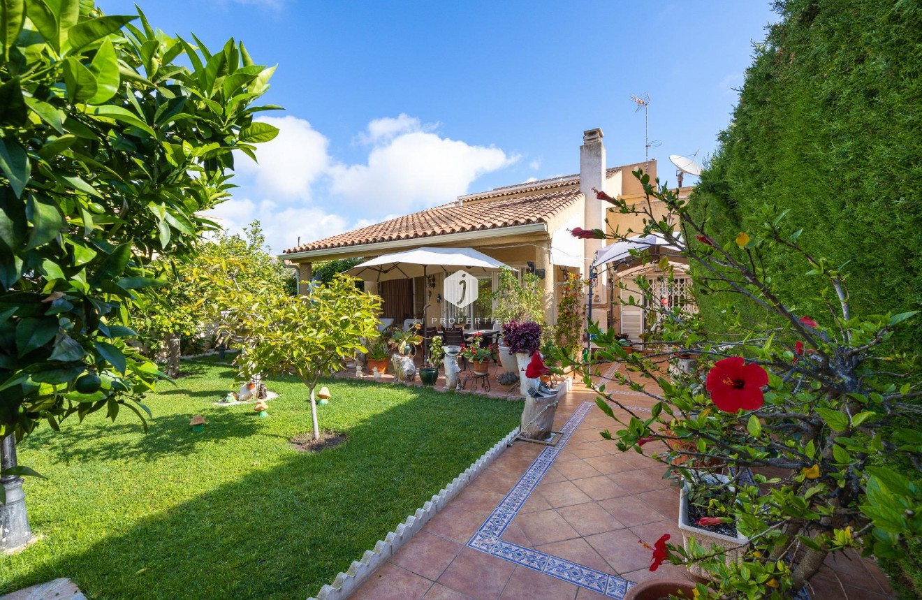 Tweedehands - Villa -
Torrevieja - aguas nuevas