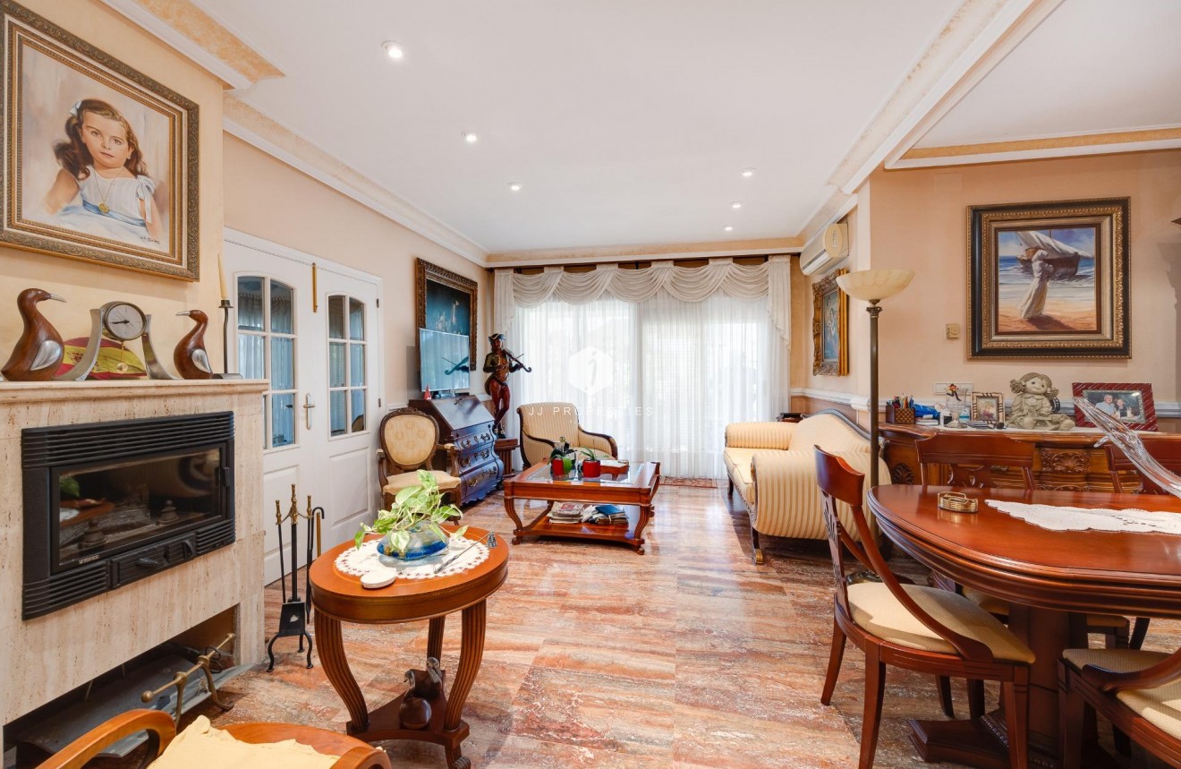 Tweedehands - Villa -
Torrevieja - aguas nuevas