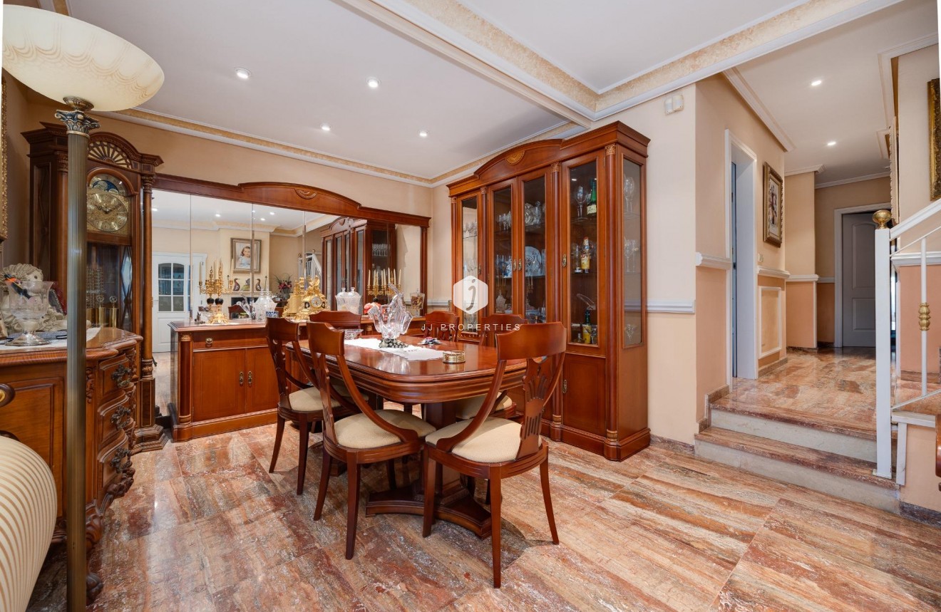 Tweedehands - Villa -
Torrevieja - aguas nuevas